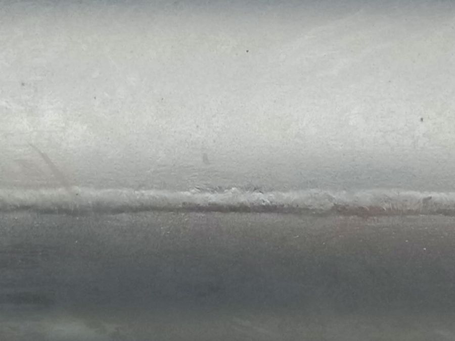 Galvanized tube with a solidified zinc run along its length
